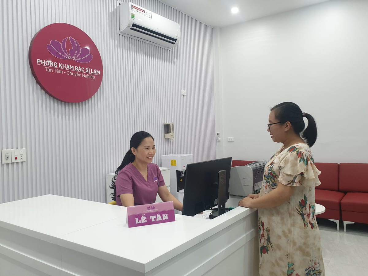 Khu vực lễ tân Phòng Khám Bác Sỹ Lâm